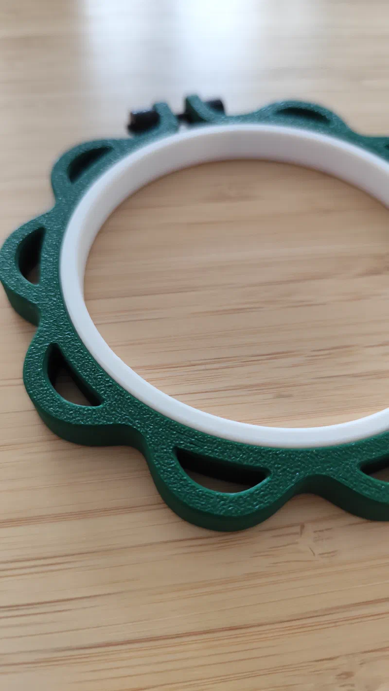 Round leave flower style hoop.